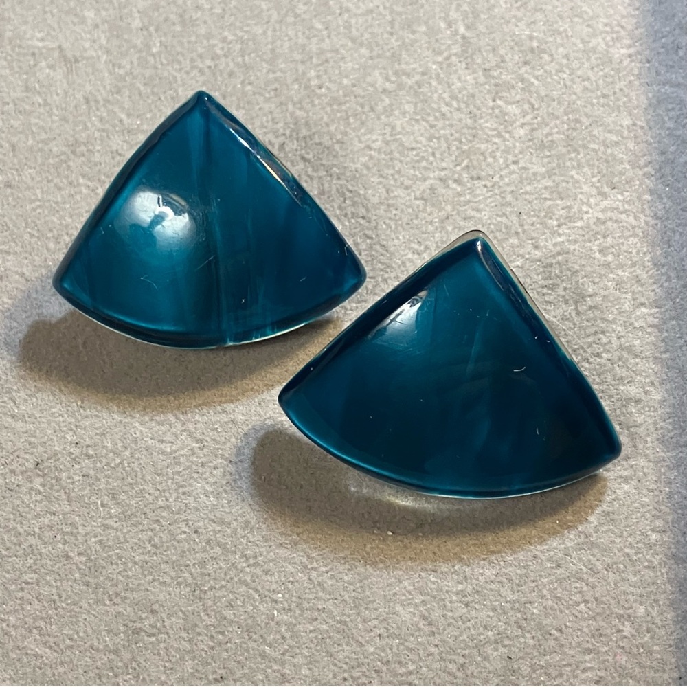 Vintage Teal Peacock Blue Triangle Clip On Earrings Acrylic Geometric - Picture 2 of 3